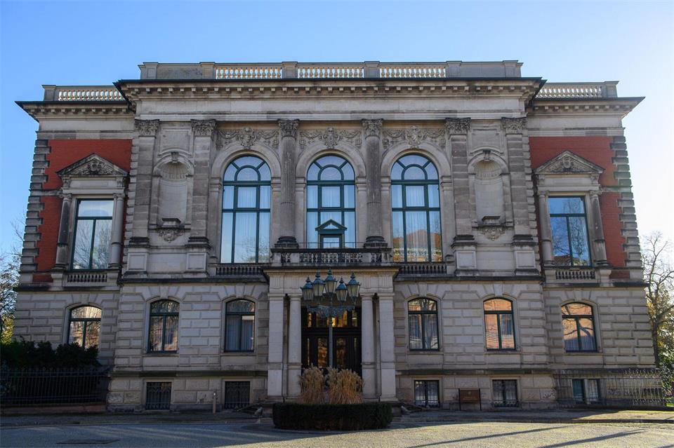 Die Staatskanzlei von Sachsen-Anhalt und das Ministerium für Kultur. (Archivbild)Klaus-Dietmar Gabbert/dpa
