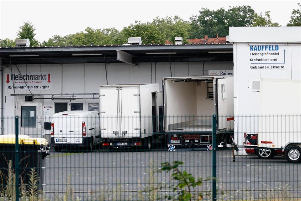 Die Stadt Aschaffenburg hat eine Räumungsklage gegen die Betreiberin des örtlichen Schlachthofs eingereicht. Stadt und Schlachthof-Betreiberin verhandeln seit Monaten.Heiko Becker/dpa