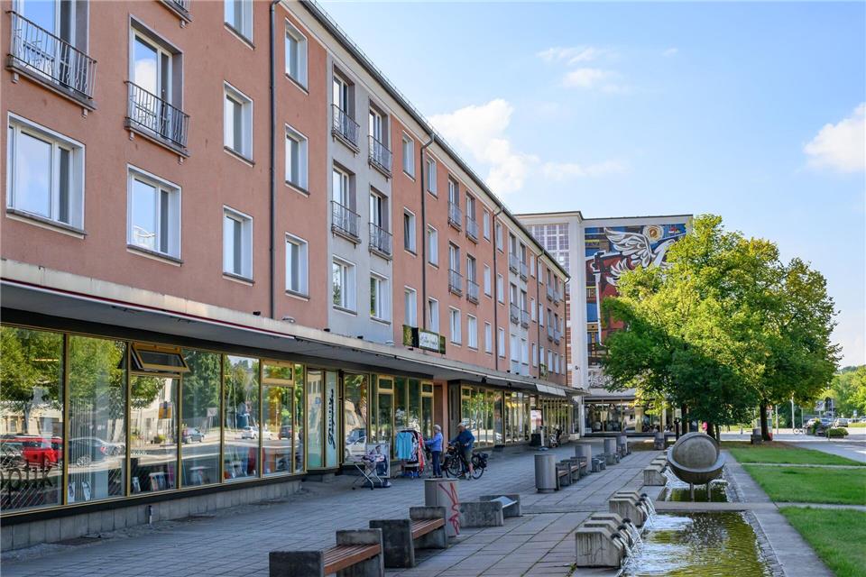 Die Stadt Eisenhüttenstadt leidet unter Bevölkerungsschwund, auch Wohnungen stehen leer. (Archivbild)Patrick Pleul/dpa