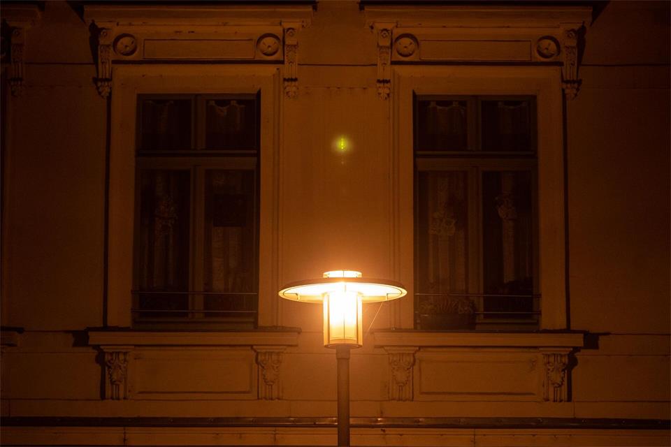 Die Stadt Leipzig schaltet an zwei Straßen die Beleuchtung ab. (Symbolbild)Hendrik Schmidt/dpa