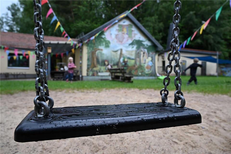 Die Stadt Meiningen hatte vor Kurzem noch in den Kindergarten „Am Märchenwald“ investiert. Doch neue Anmeldungen blieben aus.Martin Schutt/dpa