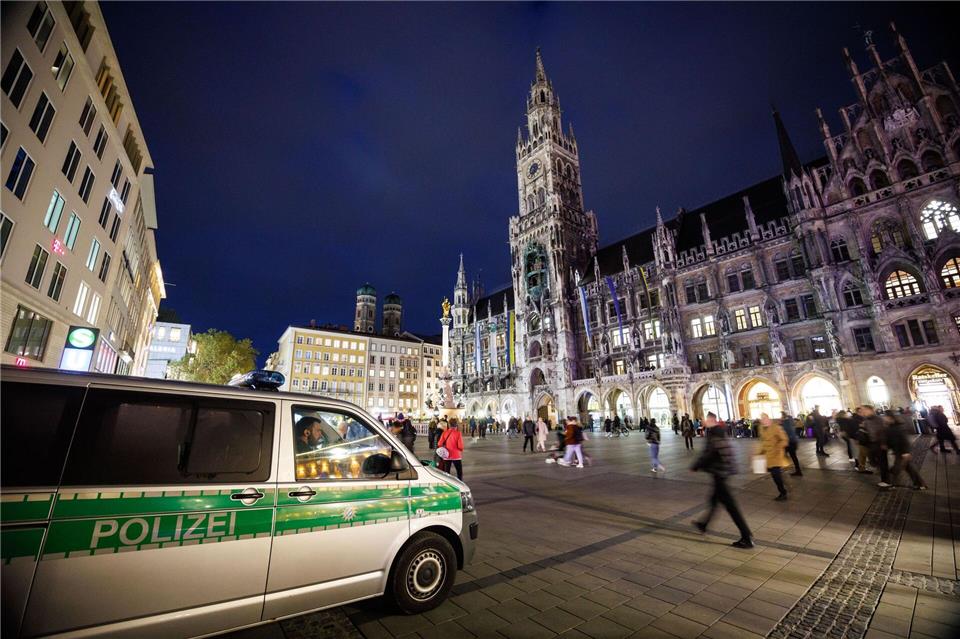 Die Stadt München belegt in der polizeilichen Kriminalstatistik weiterhin einen Spitzenplatz als besonders sichere Großstadt. (Archivbild)Matthias Balk/dpa