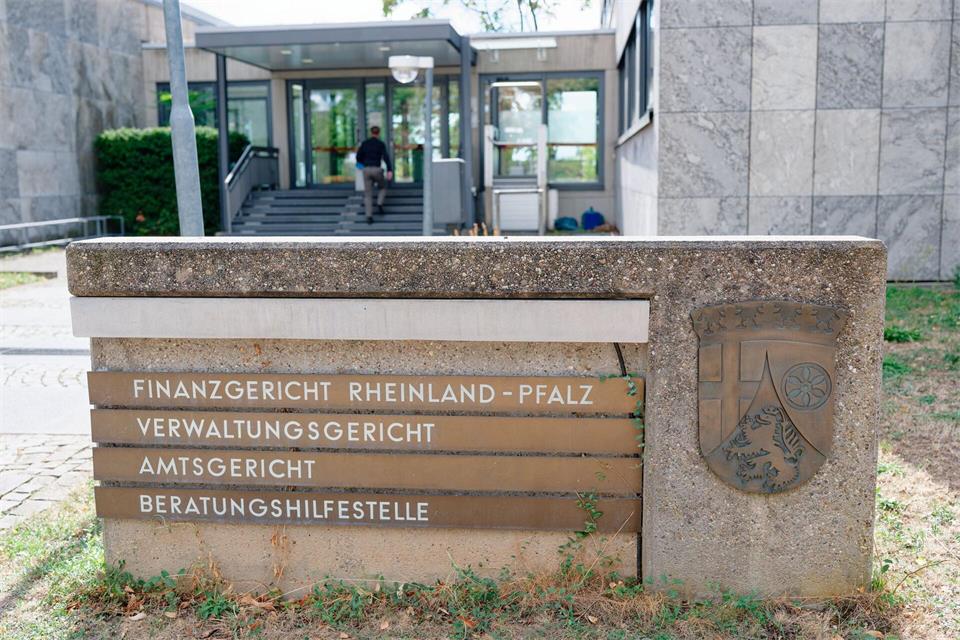 Die Stadt Pirmasens und der Landkreis Südwestpfalz kämpfen vor dem Verwaltungsgericht Neustadt an der Weinstraße für eine bessere finanzielle Ausstattung. (Archivbild)Uwe Anspach/dpa