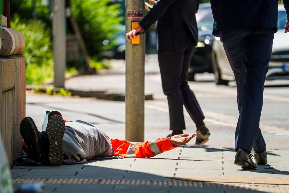 Die Stadt sucht nun nach einer neuen Unterbringungsmöglichkeit. (Symbolbild)Andreas Arnold/dpa