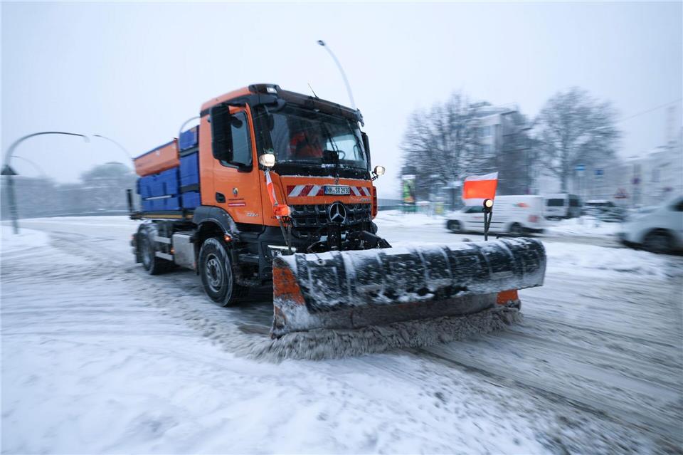 Die Stadtreinigung ist seit Tagen im Dauereinsatz. Christian Charisius/dpa