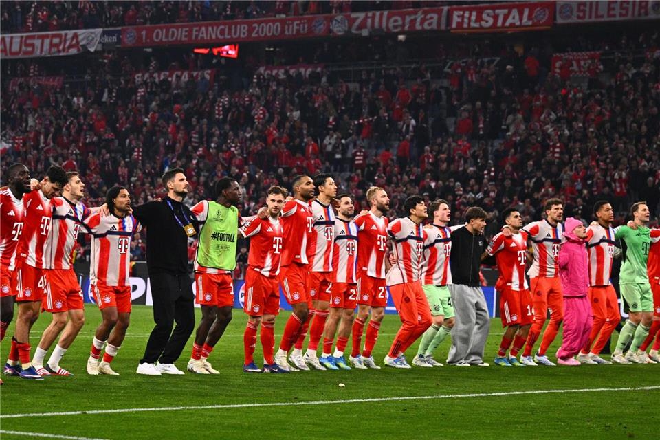 Die Stars des FC Bayern lassen sich feiern.Tom Weller/dpa