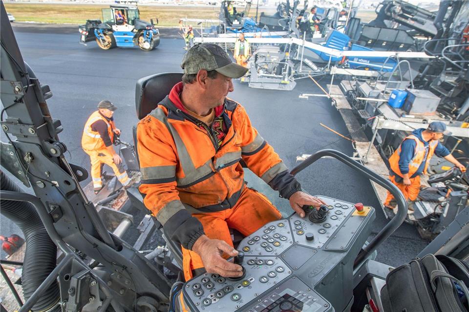 Die Start- und Landebahn Center am Frankfurter Flughafen soll saniert werden. (Symbolbild)Boris Roessler/dpa