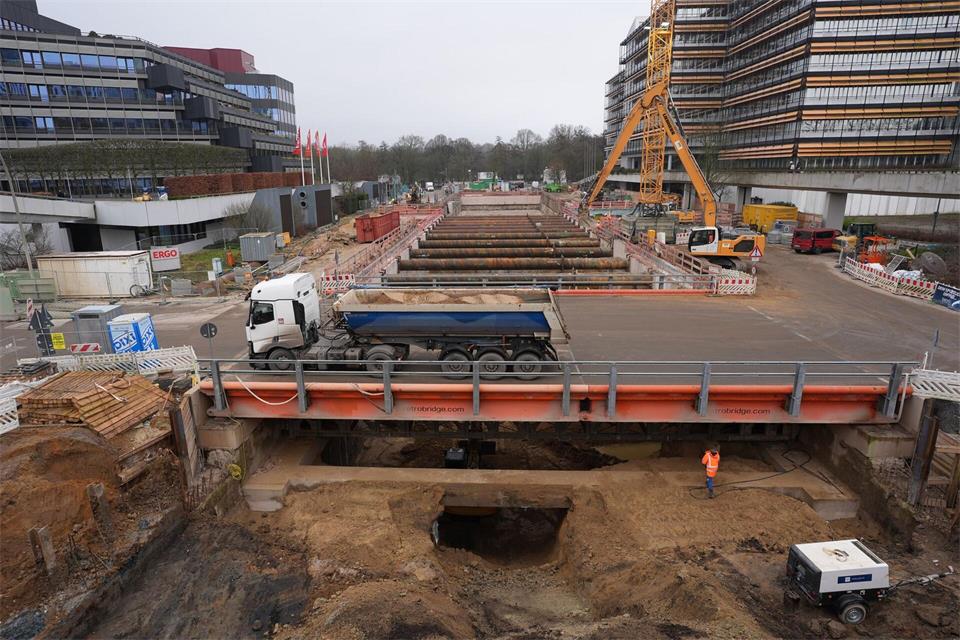 Die Stationen am Volkspark, an der Jarrestraße und der Universität können von den Hamburgern benannt werden. (Archivbild) Marcus Brandt/dpa