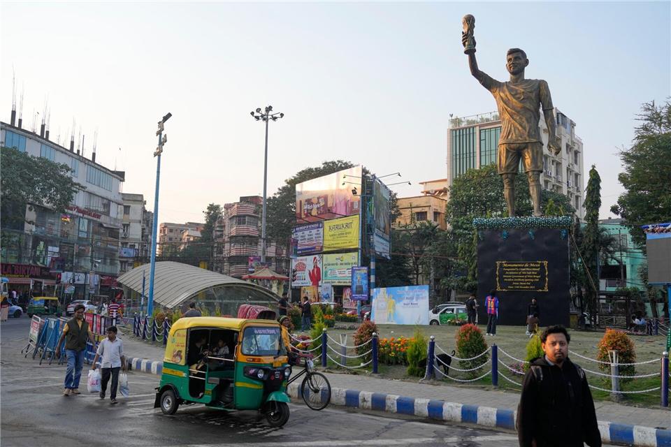 Die Statue von Lionel Messi in Kalkutta soll wieder abgebaut werden. (Archivbild)Bikas Das/AP/dpa