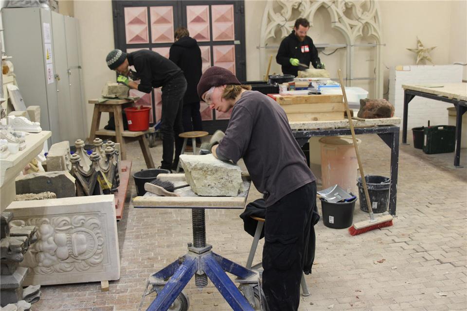 Die Steinmetze sind ein Ausbildungsgang, der in der Akademie des Handwerks angeboten wird.