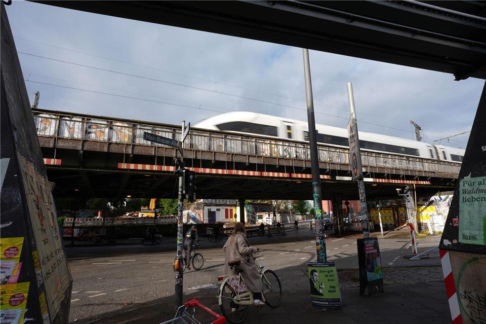 Die Sternbrücke in Altona soll abgerissen und neu gebaut werden. (Archivfoto)Marcus Brandt/dpa