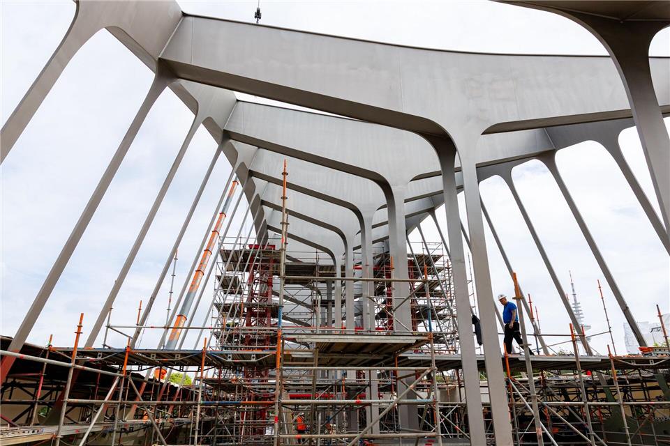 Die Sternbrücke ist länger als geplant gesperrt. (Archivbild) Ulrich Perrey/dpa