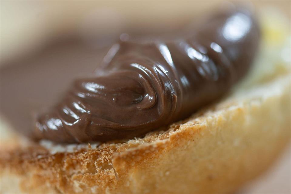 Die Stiftung Warentest hat 18 Nuss-Nougat-Cremes geprüft.picture alliance/dpa