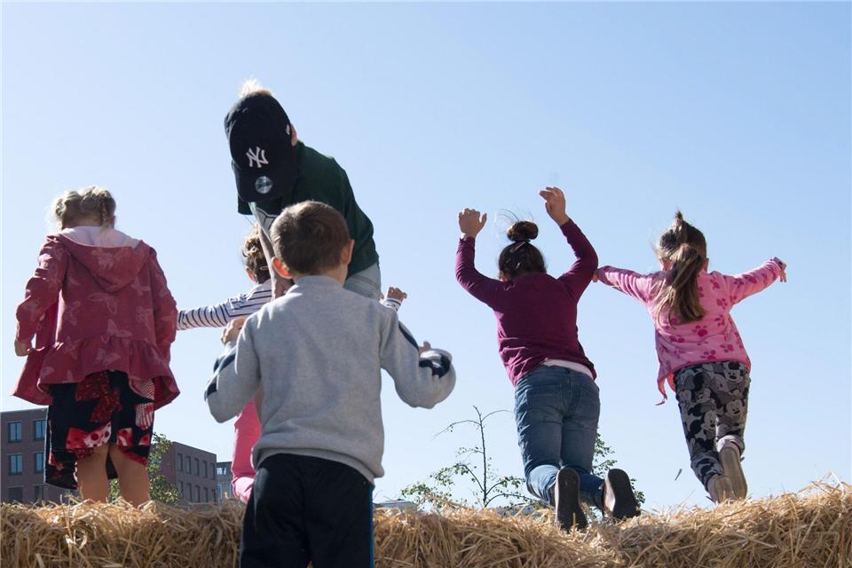 Die Stiftung Warentest hat die größten Kinderhilfsorganisationen Deutschlands geprüft und alle zwölf für vertrauenswürdig erklärt.Jörg Carstensen/dpa/dpa-tmn