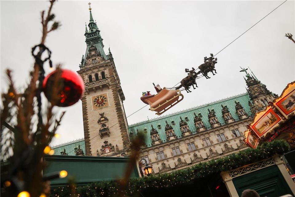 Die Stimmung auf dem Weihnachtsmarkt am Rathausmarkt ist auch in diesem Jahr wieder gut. (Archivfoto)Christian Charisius/dpa