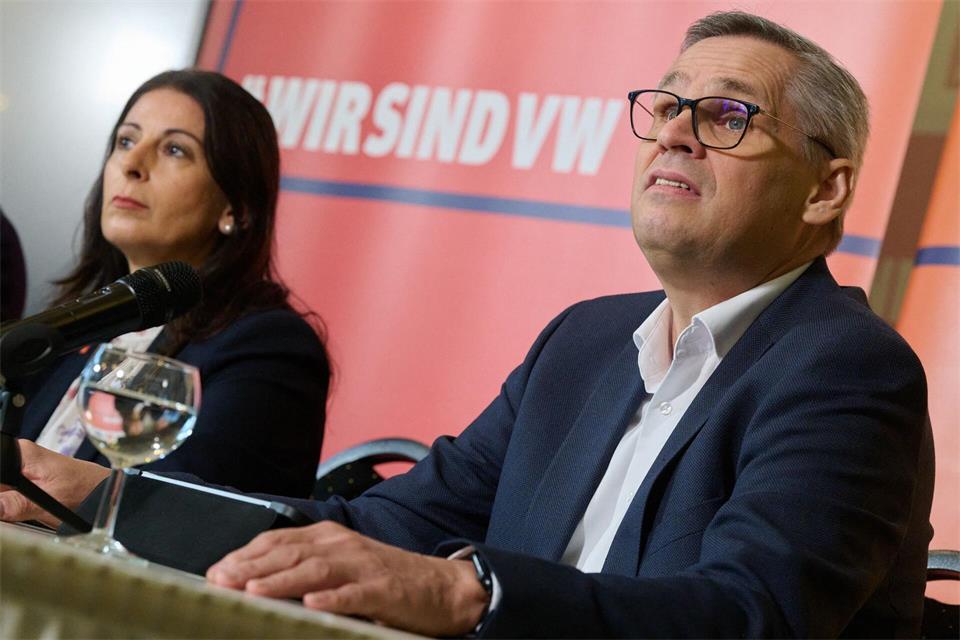 Die Stimmung in der Belegschaft hat laut IG Metall einen Siedepunkt erreichtJulian Stratenschulte/dpa