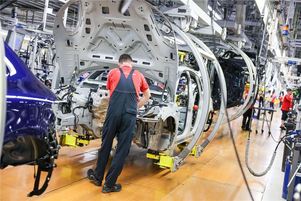 Die Stimmung in der deutschen Autoindustrie ist gesunken. (Symbolbild)Jan Woitas/dpa