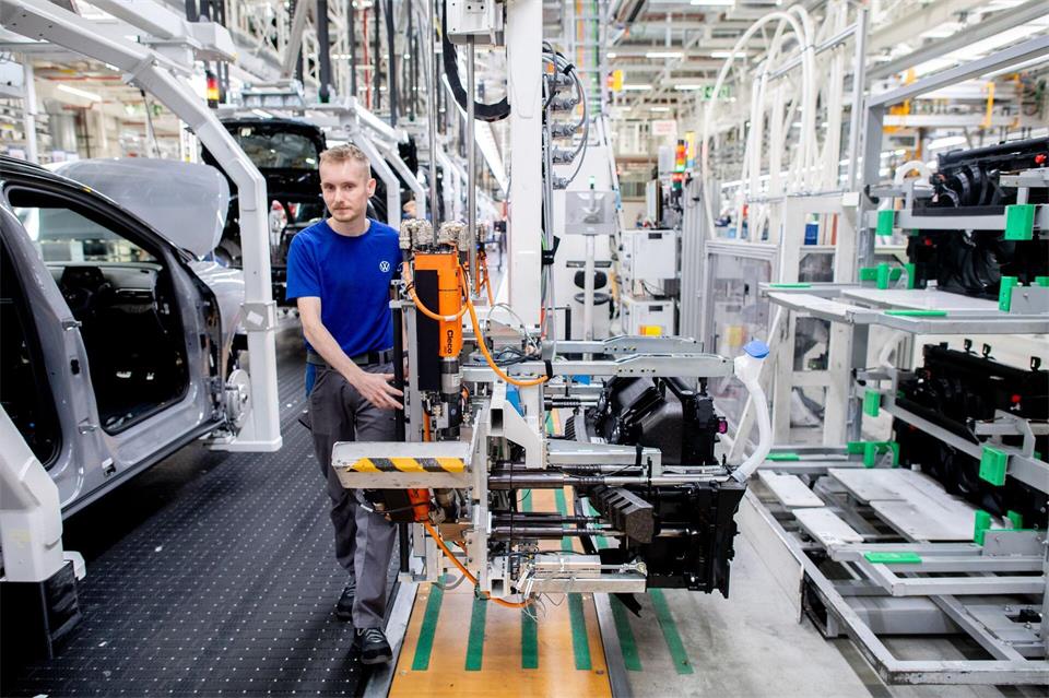 Die Stimmung in der deutschen Autoindustrie ist im September auf einen der tiefsten Werte seit Jahren gesunken. (Archivbild)Hauke-Christian Dittrich/dpa