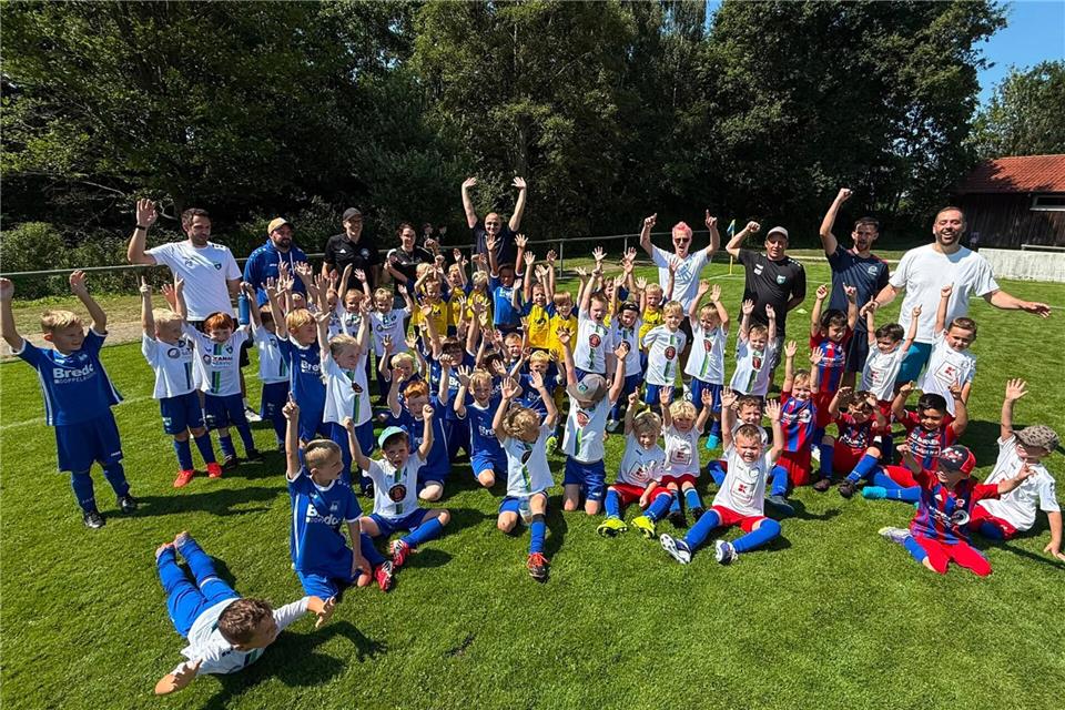 Die Stimmung war glänzend: Für die G-Junioren (Foto) sowie die F-Junioren standen am Wochenende im Rahmen der Borkener Stadtmeisterschaften Spielfeste auf dem Programm.