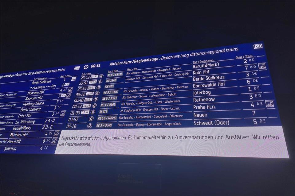 Die Störung im Bahnverkehr ist behoben, der Verkehr läuft der DB zufolge wieder an. ---/dpa