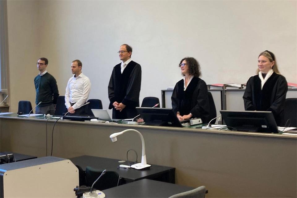 Die Strafkammer hat zwei mutmaßlichen Bank-Einbrechern milde Strafen in Aussicht gestellt, sollten sie umfassende Geständnisse ablegen.Bernhard Sprengel/dpa