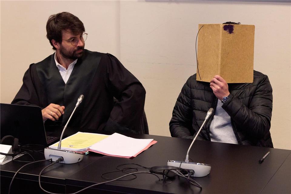 Die Strafkammer verurteilte den Angeklagten nach Angaben einer Gerichtssprecherin nicht wegen Mordes, weil die Richter eine Persönlichkeitsstörung als strafmildernd bewerteten. (Archivbild)Georg Wendt/dpa