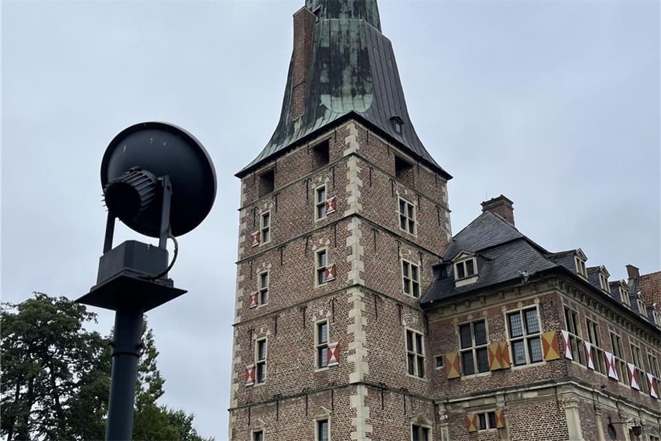 Die Strahler, die das Schloss Raesfeld beleuchten, möchte die Gemeinde erneuern.