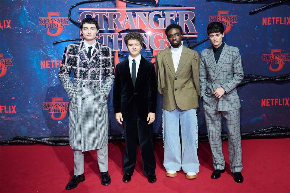 Die „Stranger Things“-Stars Finn Wolfhard (l-r), Gaten Matarazzo, Caleb McLaughlin und Noah Schnapp kamen zum Fan-Event nach Berlin.Annette Riedl/dpa