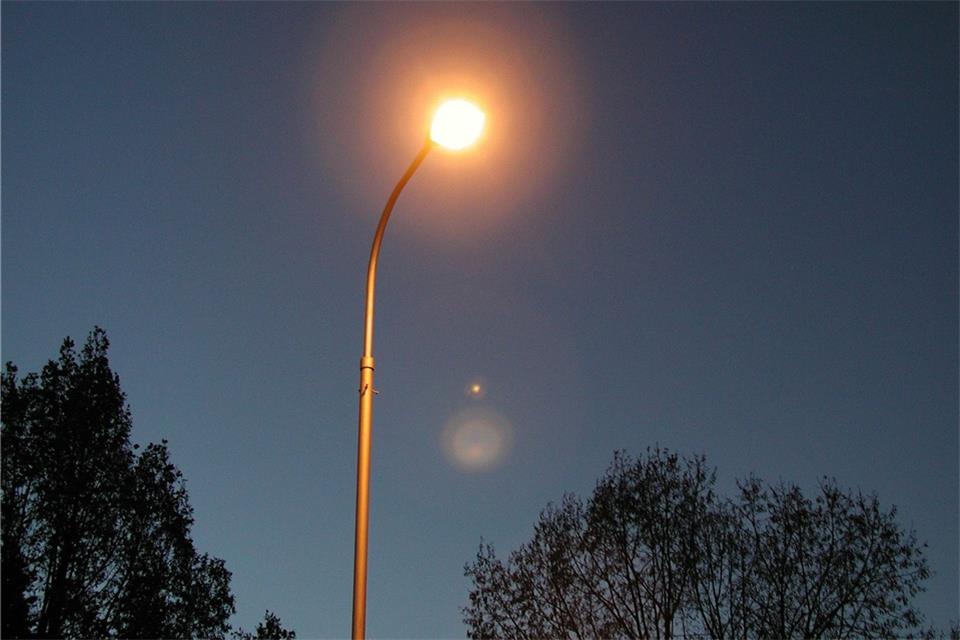 Die Straßenbeleuchtung wurde am Montagabend von Hand gesteuert (Symbolbild).