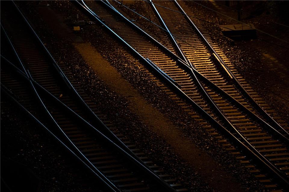 Die Strecke ist wieder freigegeben. (Symbolbild)Fabian Sommer/dpa