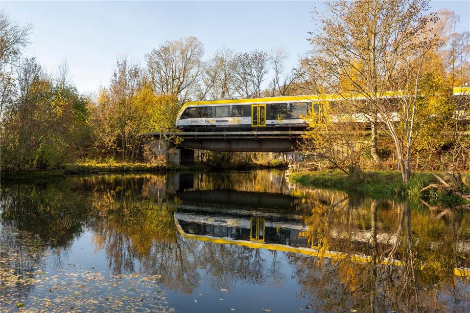 Die Strecke soll ausgebaut werden. (Archivbild) Stefan Puchner/dpa