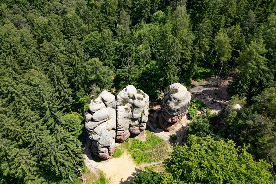 Die Strecken des „O-See Ultra Trail“ führen an den Sandsteinfelsen im Zittauer Gebirge vorbei. (Archivbild)Robert Michael/dpa