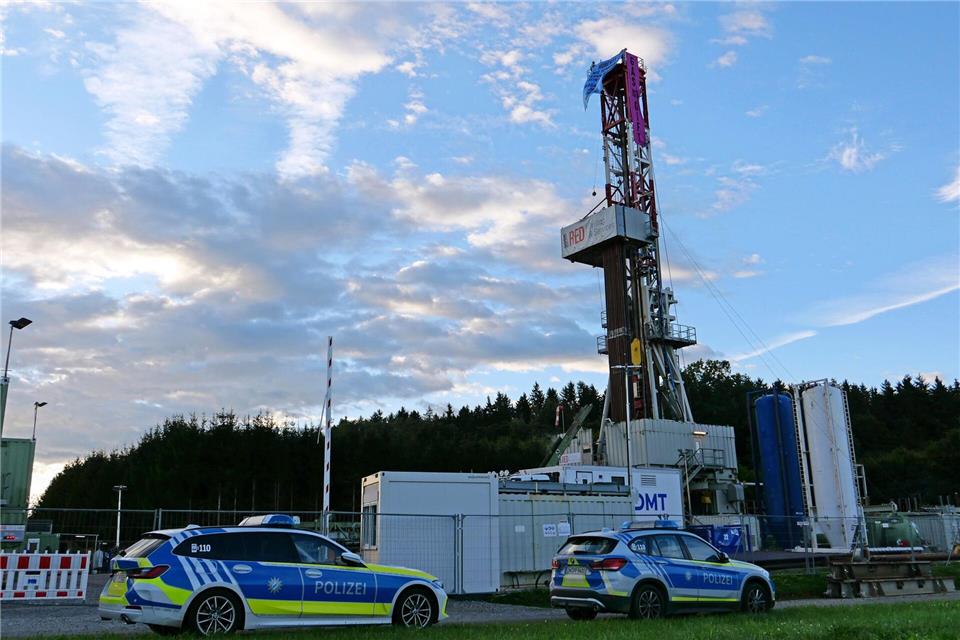 Die Suche nach Erdgas in Reichling wird von vielen Anwohnern und Umweltschützern kritisch gesehen. (Archivbild)Uwe Lein/dpa