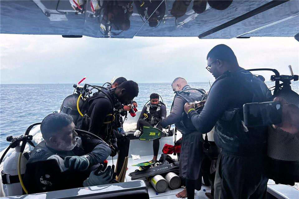 Die Suche nach den Leichen der Taucher zog sich über mehrere Tage und musste zwischenzeitlich unterbrochen werden.Uncredited/Maldives President’s Media Division/AP/dpa
