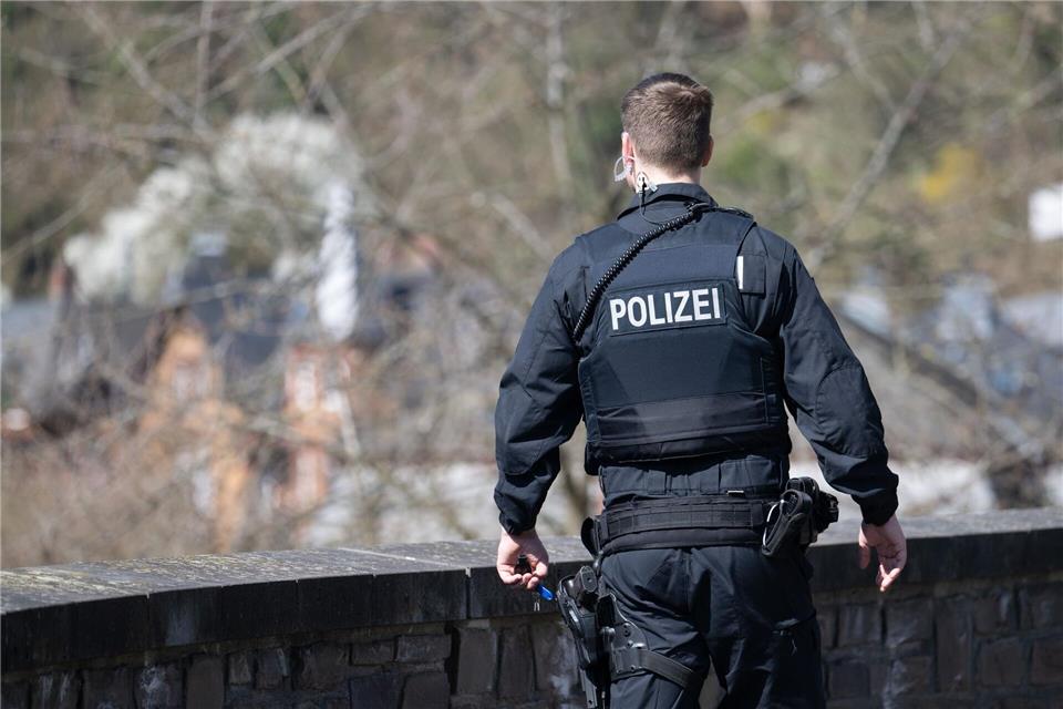 Die Suche nach verschwundenen Minderjährigen gehört zum Alltag der Polizei. Bei einer Vermisstenanzeige wird ein komplexes Verfahren in Gang gesetzt. (Archivfoto)Boris Roessler/dpa