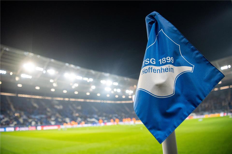 Die TSG Hoffenheim verpflichtet ein Offensivtalent aus Österreich. (Symbolbild)Sebastian Gollnow/dpa