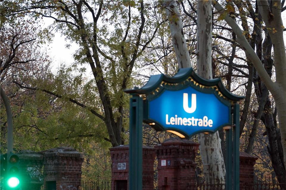 Die Täter flüchteten nach der Attacke. (Symbolbild)Soeren Stache/dpa