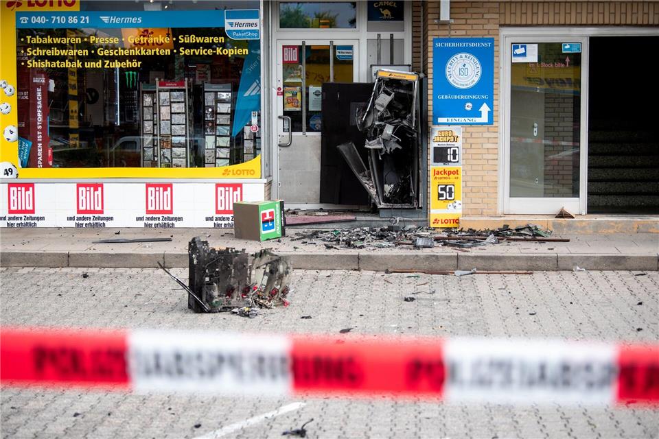 Die Täter sind mit Rad, in Jogginghosen und mit Stoffbeutel geflüchtet.Daniel Bockwoldt/dpa