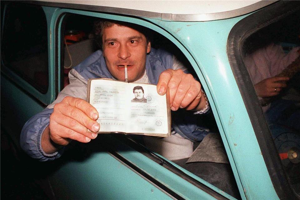 Die Tage nach dem Mauerfall waren geprägt von Freude, Hilfsbereitschaft - und streckenweise auch von Chaos. (Archivbild)Holger Hollemann/dpa