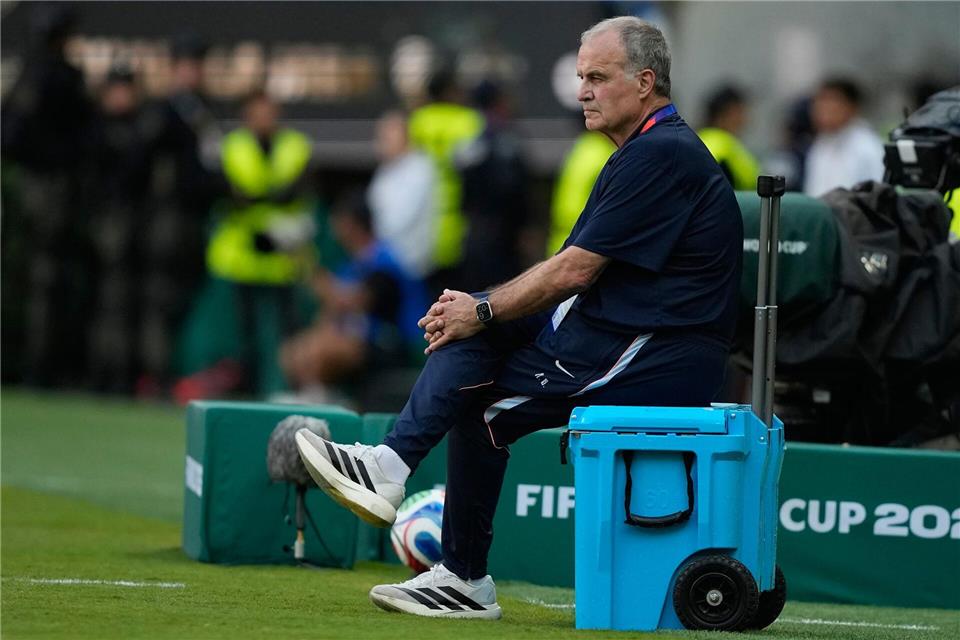 Die Tage von Marcelo Bielsa als Trainer von Uruguay dürften gezählt sein.Natacha Pisarenko/AP/dpa