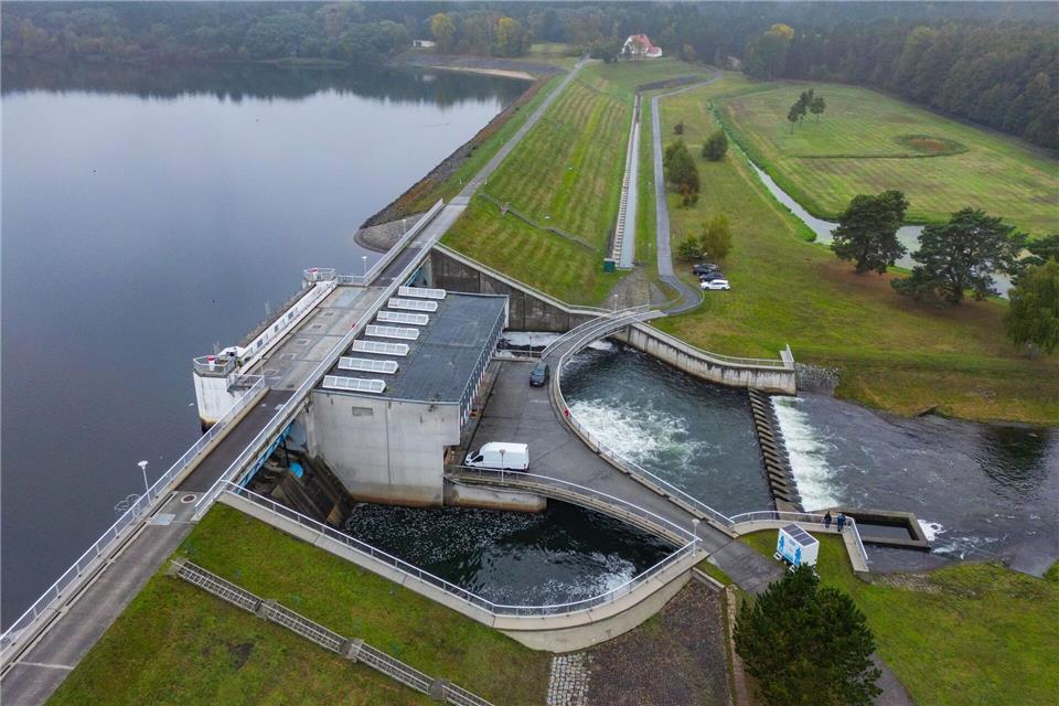 Die Talsperre Spremberg muss derzeit das Niedrigwasser in der Spree so gut es geht ausgleichen. (Archivbild)Patrick Pleul/dpa