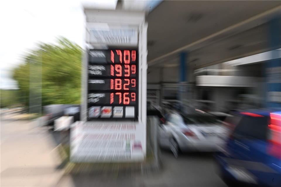 Die Tankstelle in Esslingen ist für günstige Spritpreise bekannt.Bernd Weißbrod/dpa