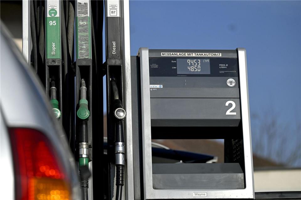 Die Tankstellen in Österreich dürfen die Spritpreise nur noch dreimal die Woche erhöhenHarald Schneider/APA/dpa