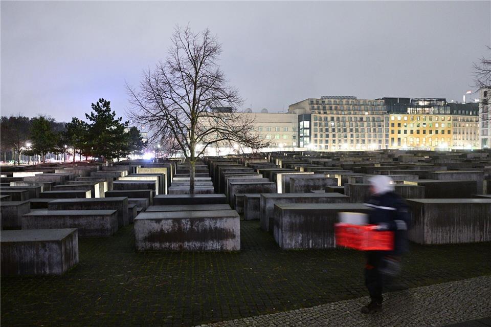 Die Tat ereignete sich am Holocaust-Mahnmal. (Archivbild)Sebastian Gollnow/dpa