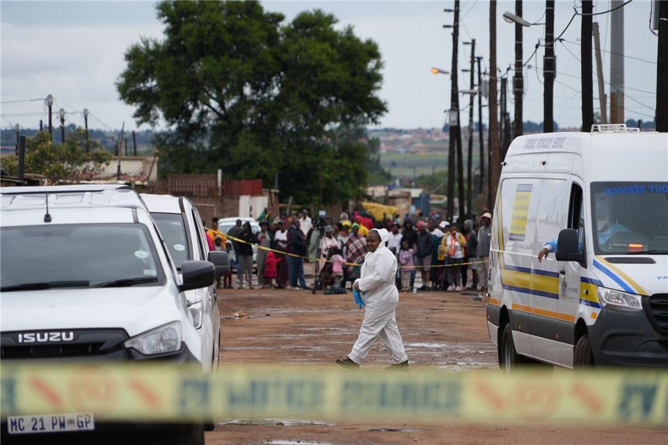 Die Tat geschah nachts im Township Bekkersdal bei Johannesburg.Alfonso Nqunjana/AP/dpa
