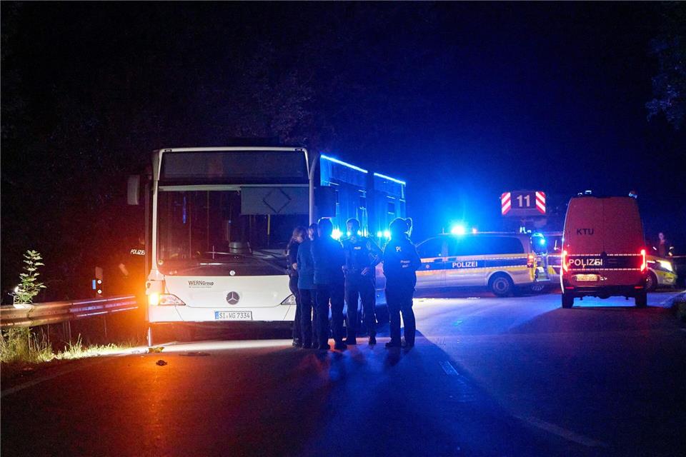 Die Tat in einem Bus zu einem Stadtfest in Siegen hatte - eine Woche nach dem Messeranschlag von Solingen - bundesweit für Schlagzeilen gesorgt. (Archivfoto)Sascha Ditscher/dpa
