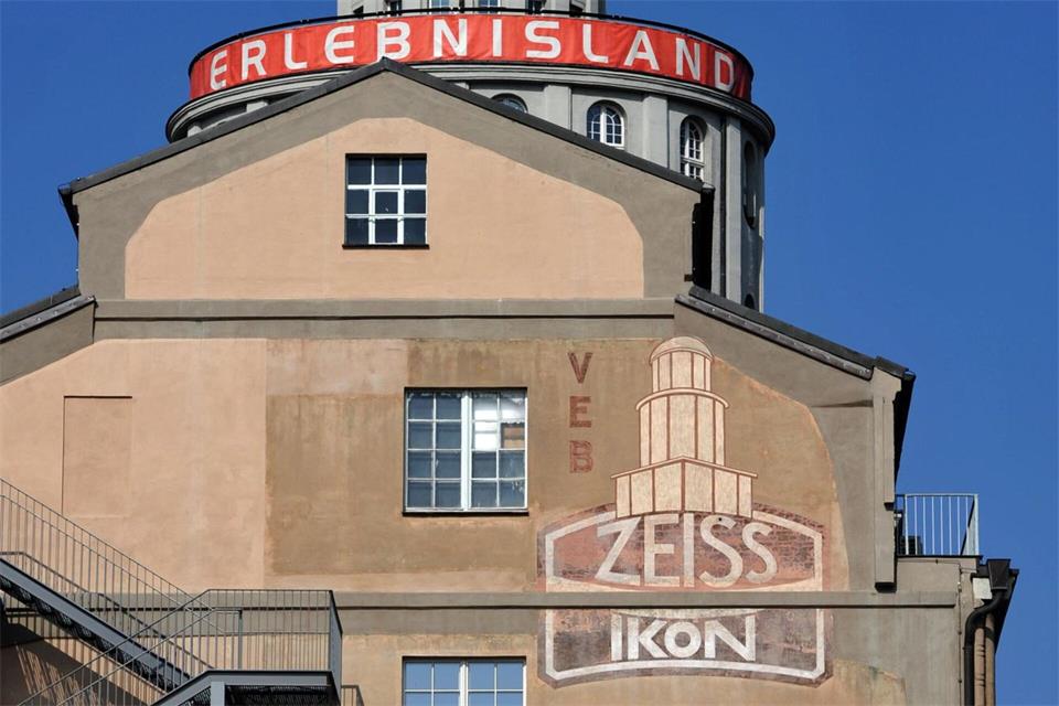 Die Technischen Sammlungen Dresden befinden sich im Ernemann-Bau - dem Wahrzeichen der Kamera-Industrie in der DDR (Archivbild). picture alliance / ZB