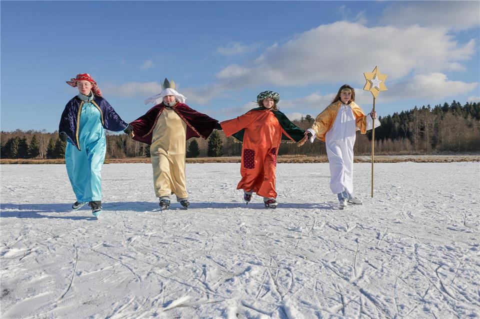 Die Teenagerinnen sind erfahrene Sternsinger. Thomas Warnack/dpa