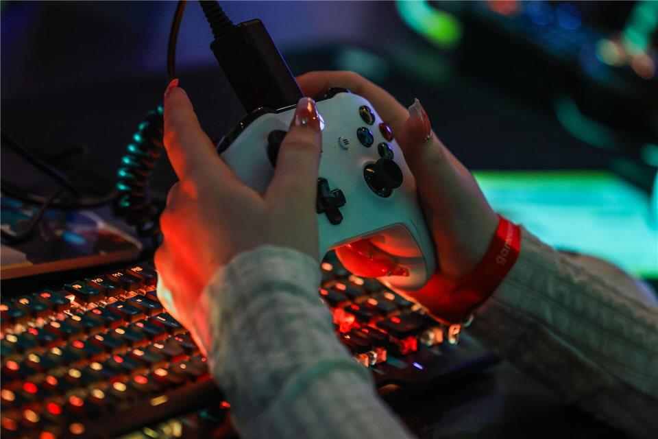 Die Teilnahme an Messen wie der Gamescom kann künftig gefördert werden. (Symbolbild)Oliver Berg/dpa