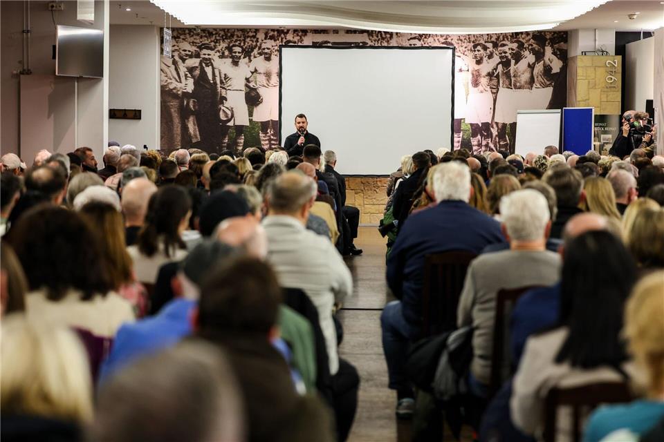 Die Teilnehmer wollten wissen, welche rechtlichen Möglichkeiten sie nun haben.Christoph Reichwein/dpa